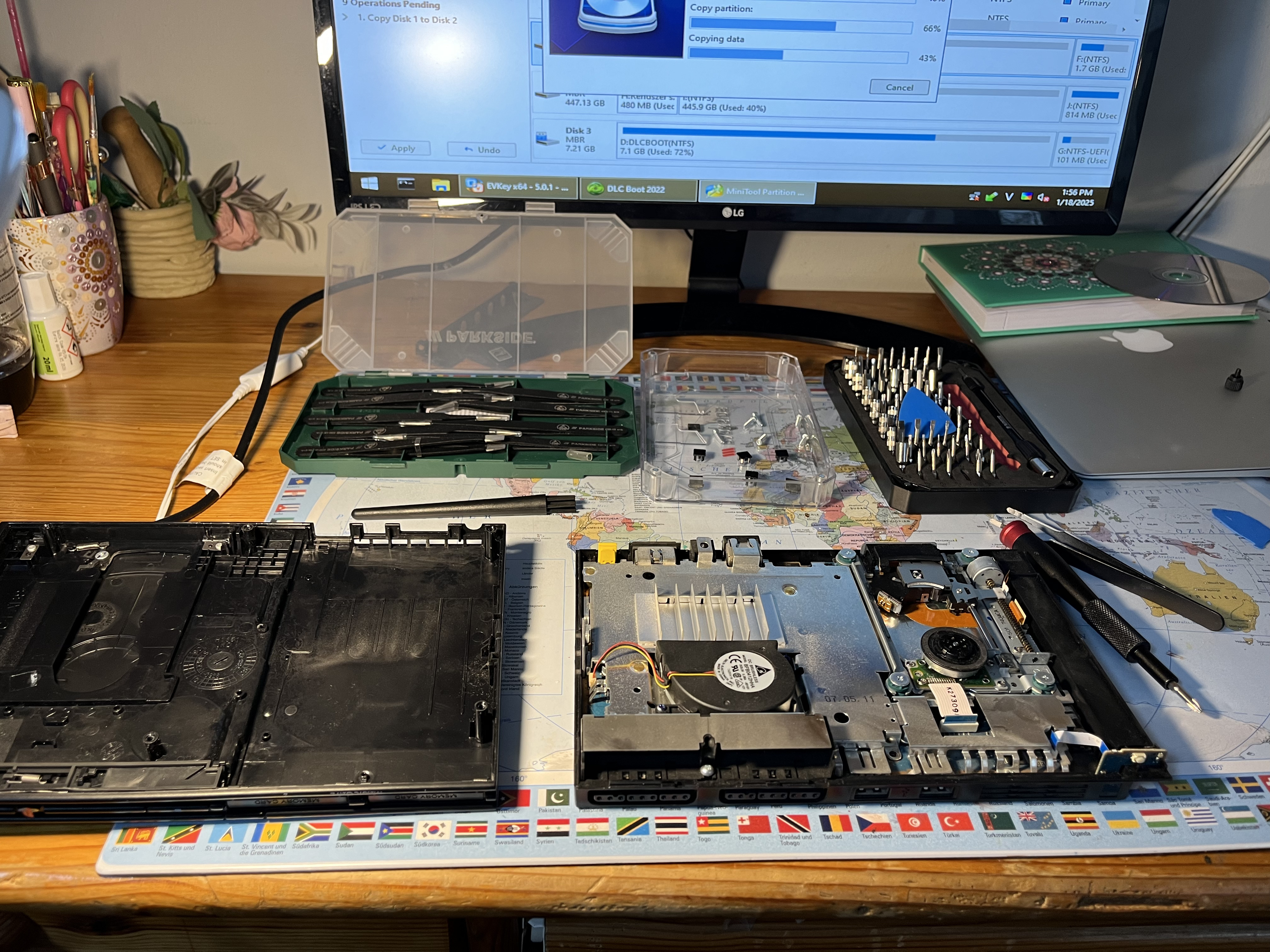 Playstation 2 takarítás, optikai meghajtó fedél fixálás